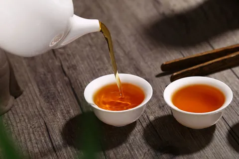 品茶之道——绿茶和红茶哪个更有益