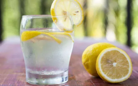 柠檬水怎么喝美白效果最好？柠檬水一天喝几杯？