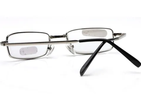眼镜片是玻璃好还是树脂好？玻璃和树