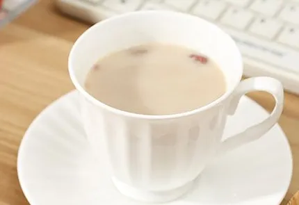 奶茶属于茶类吗？袋装奶茶一包兑多少水？
