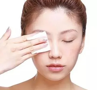 卸妆湿巾适合什么肤质？卸妆湿巾怎么用？