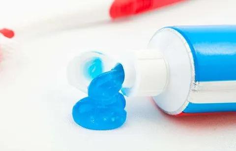 牙膏底部的色条有什么玄机？牙膏中含有致癌物质吗？