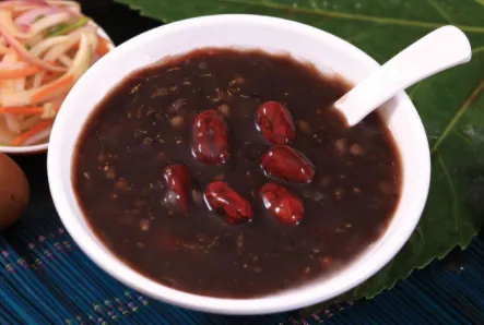 为什么吃黑米会引起腹痛拉肚子呢？乌米饭是黑米吗？