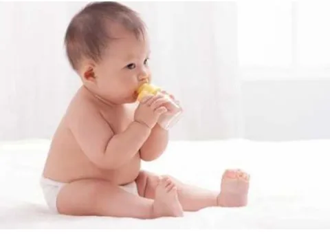 宝宝水杯什么时候开始用最好？如何引导宝宝用水杯？