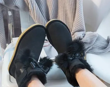 雪地靴的鞋面材质有哪些？哪种材质保暖又耐穿？