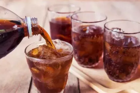 可乐能代替糖水补充能量消耗吗？可乐致癌是真是假？
