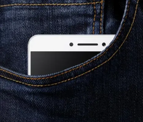 手机放在裤兜怎样放更合理？屏幕应该朝内贴腿还是朝外？