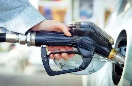 汽车加200元的油可以跑多少公里？开车省油有哪些诀窍？