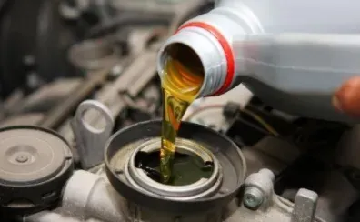 发动机使用低粘度机油能减少磨损吗？有哪些优缺点？