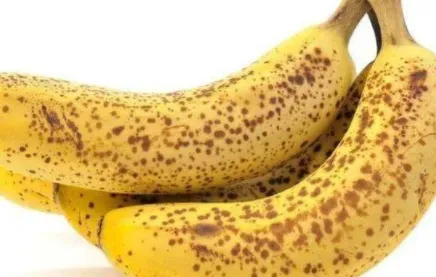 香蕉完好无损皮变黑还能吃吗？哪些因素导致短时间内变黑