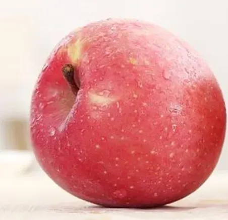苹果用热水泡会冒血珠是被染了色吗？食用会不会有毒？