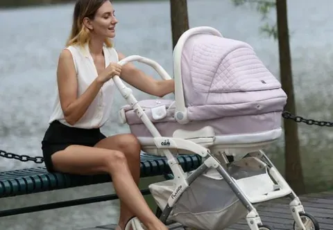 宝宝坐婴儿推车会影响脊柱吗？什么时候可以用婴儿推车？